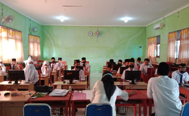 Peran Guru Pendidikan Agama Islam (PAI) dalam Membentuk Karakter Siswa di Era Modern