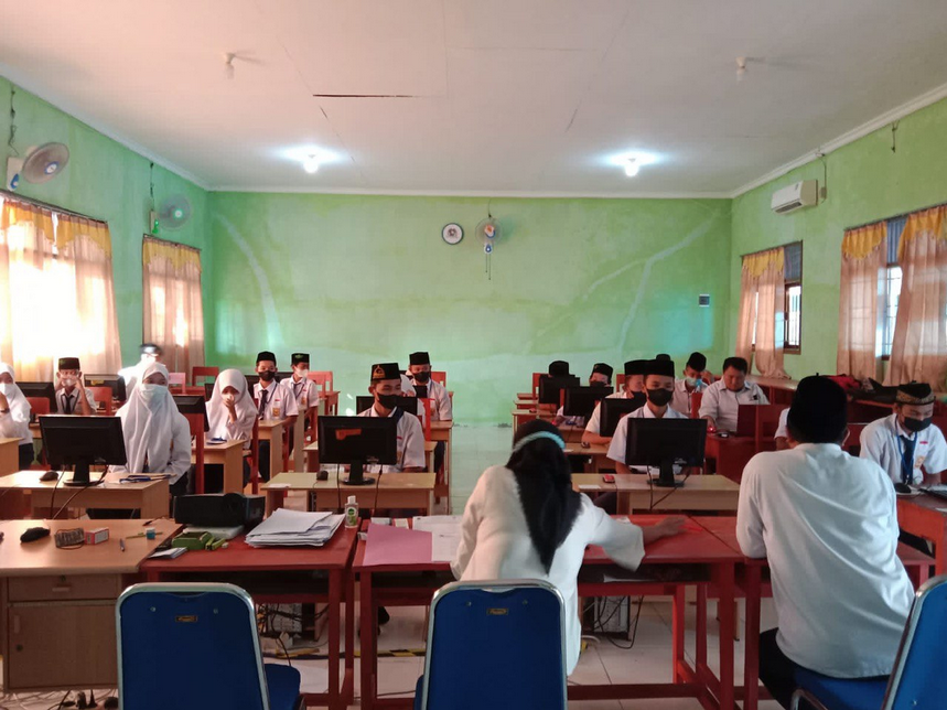 Peran Guru Pendidikan Agama Islam (PAI) dalam Membentuk Karakter Siswa di Era Modern